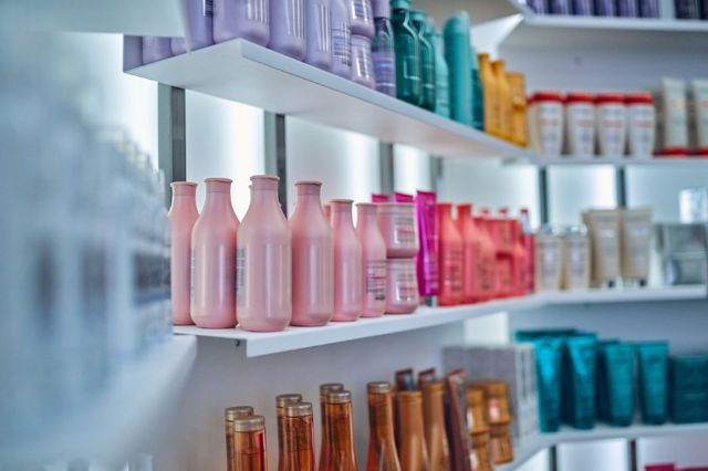 6 Tips for Retailing Haircare Products: A Salon Owner’s Guide